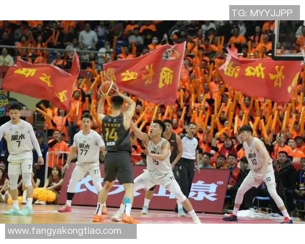 谢里夫与库克斯激战正酣比分悬念不断引人关注